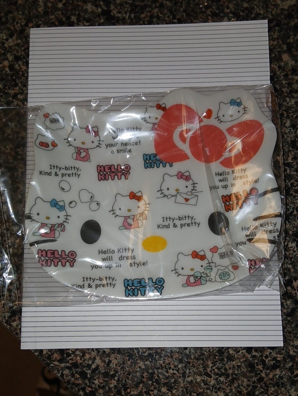 #Sanrio #HelloKitty White Party #Plate with Red Bow Design